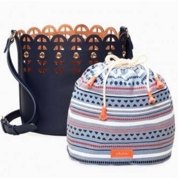 Stella & Dot Bucket Bag with removable pouch liner - Picture 3 of 16